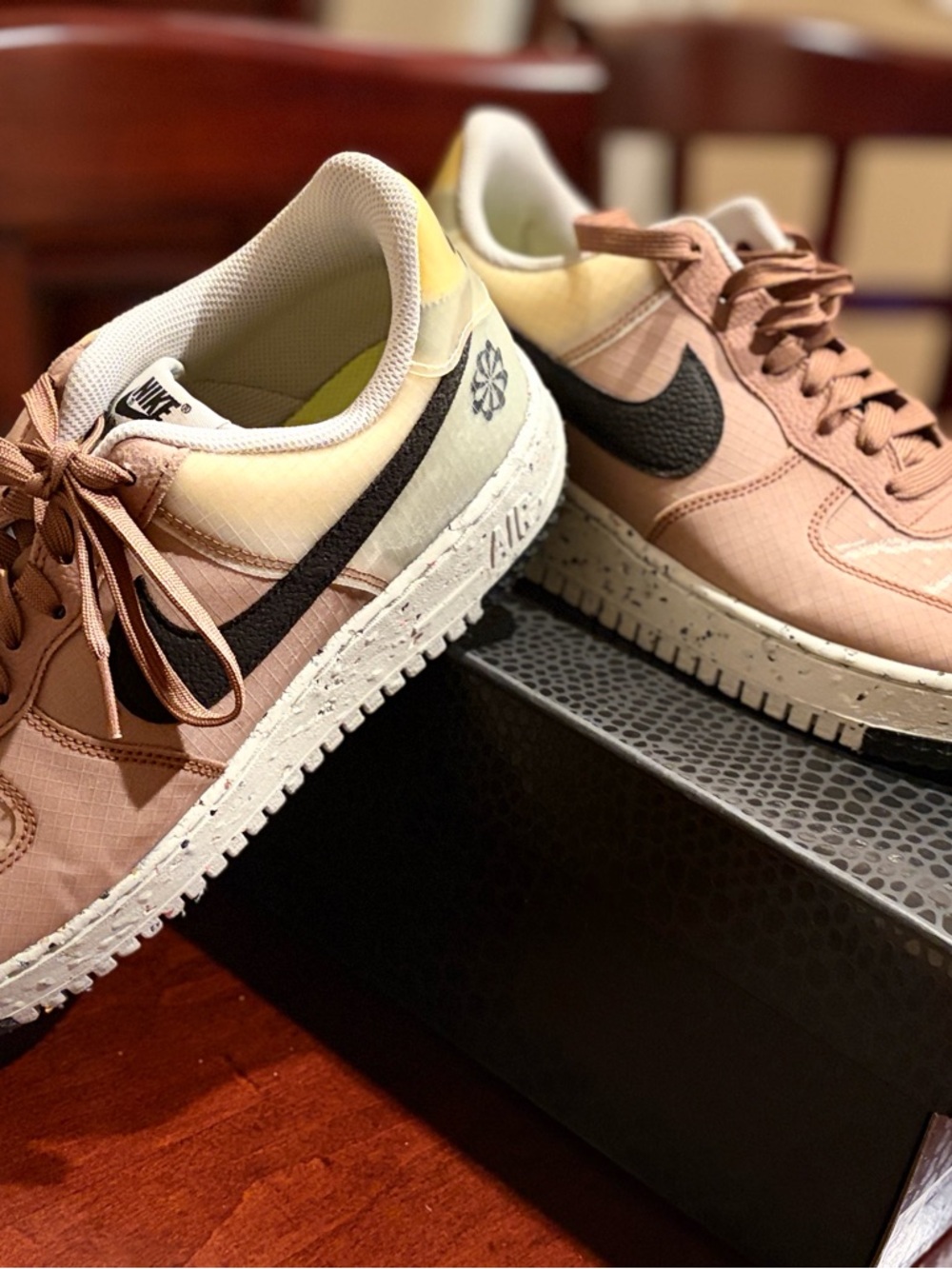 Nike Low-Top Sneakers - Dusty Pink & Black Swoosh